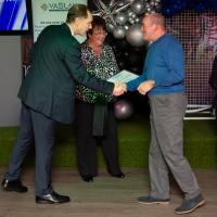 Two men shake hands. Burnbank Community Hub. 